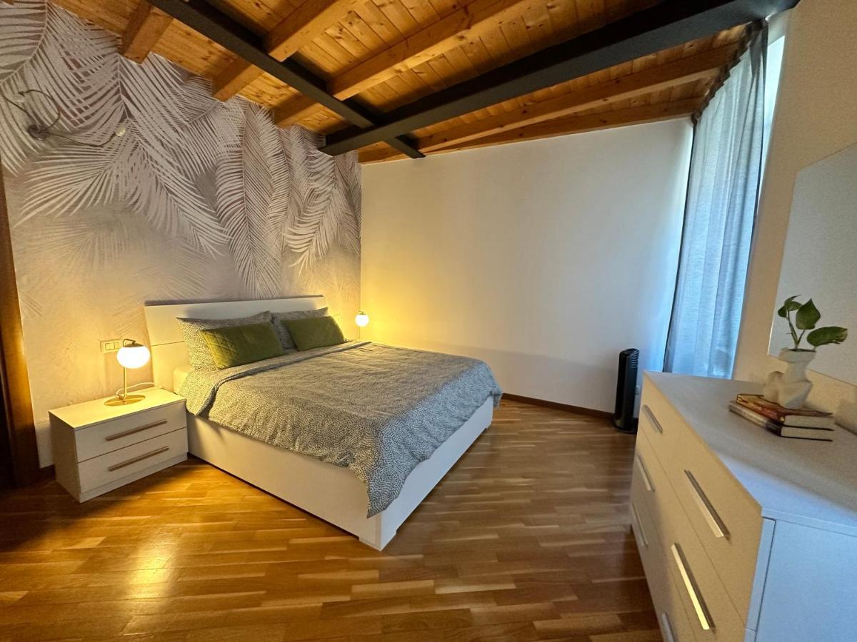 Stella Apartment Center Bergamo Bagian luar foto