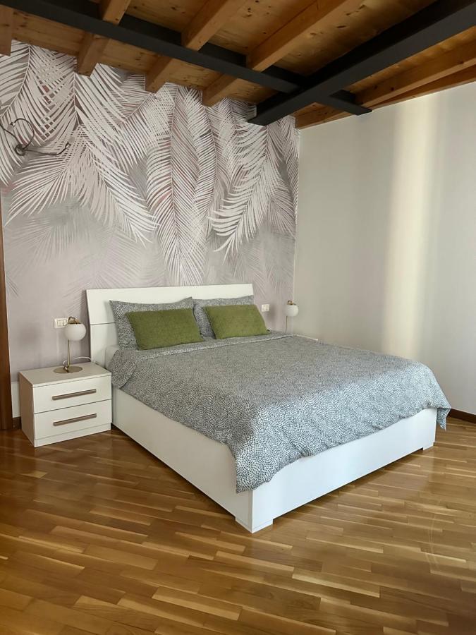 Stella Apartment Center Bergamo Bagian luar foto