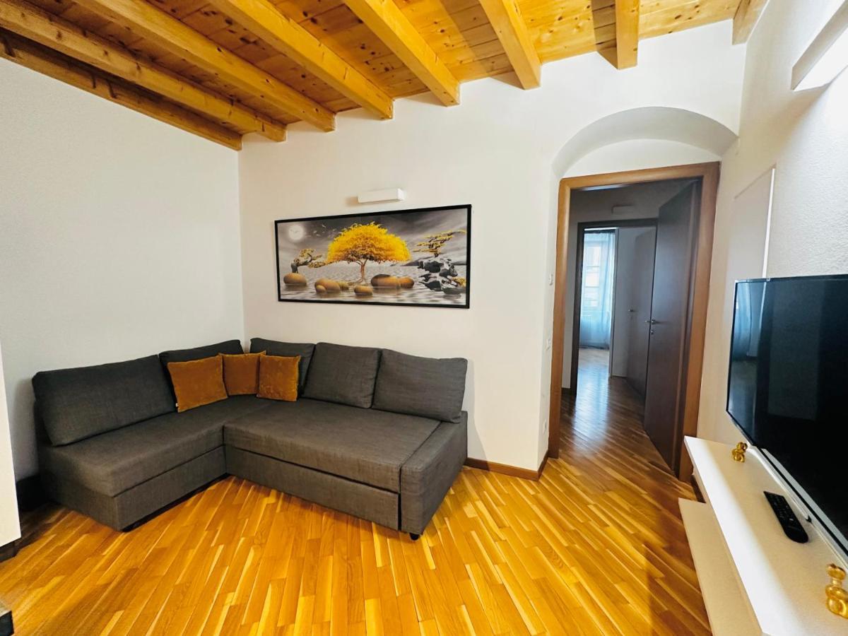 Stella Apartment Center Bergamo Bagian luar foto