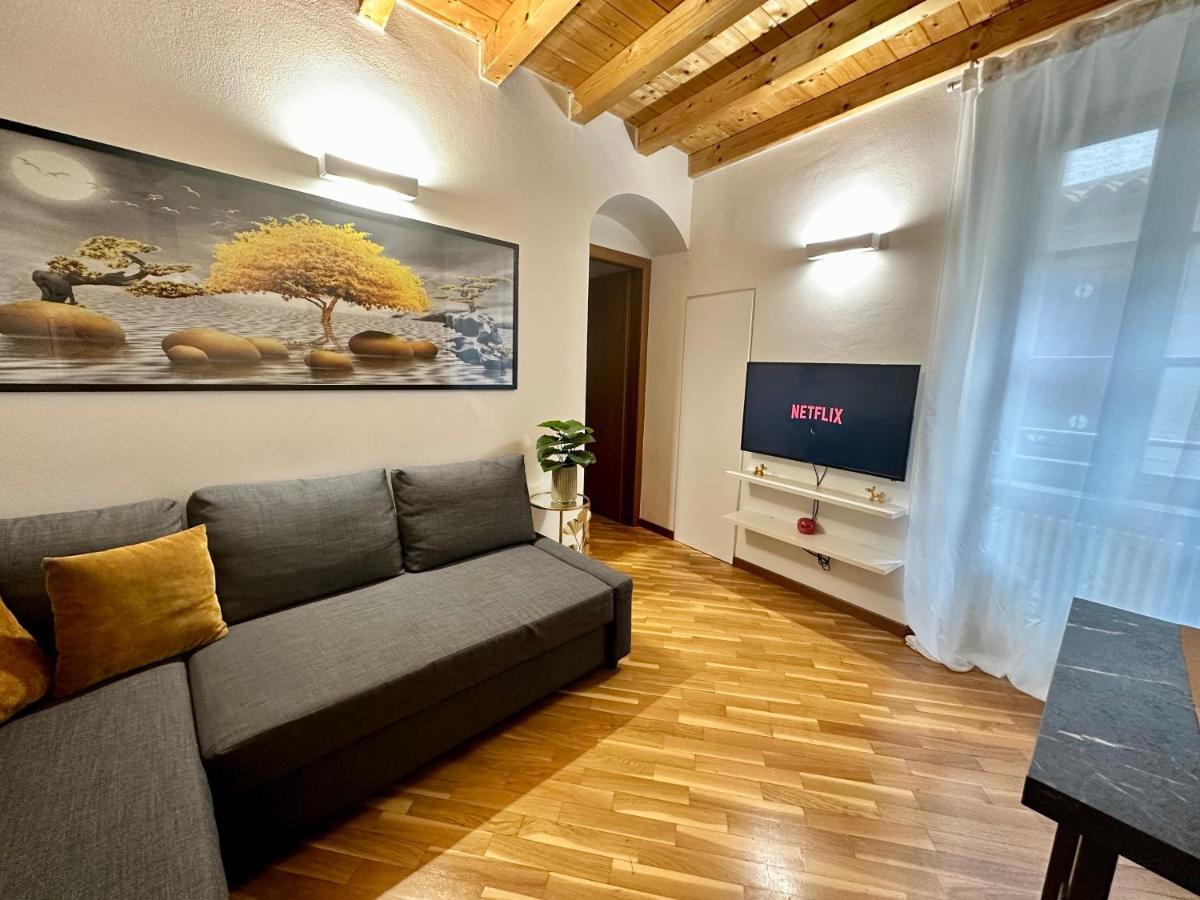 Stella Apartment Center Bergamo Bagian luar foto